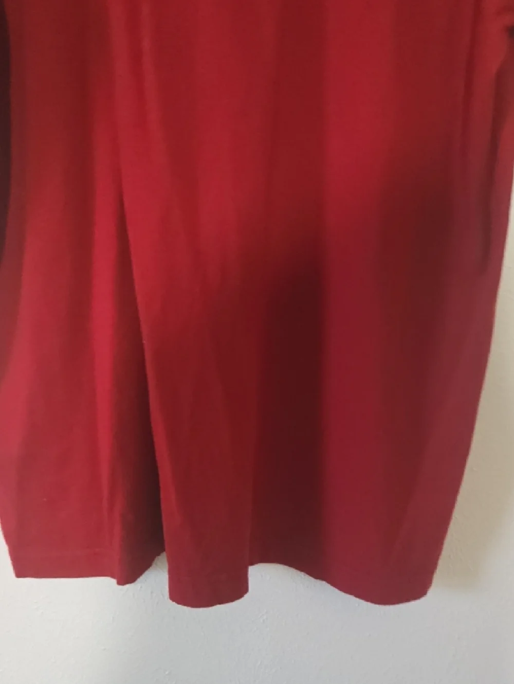 Guess Red 'Guess Jeans' Logo Short Sleeve Tee - Picture 9 of 11